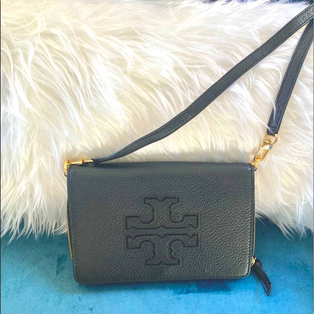 Black Tory Burch purse, can be used as a cross body or as a shoulder bag.
